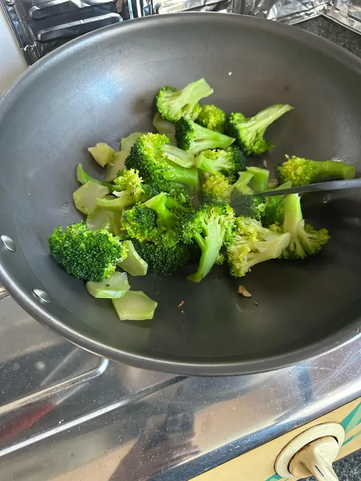 蒜蓉蚝油炒西兰花 第 5 步