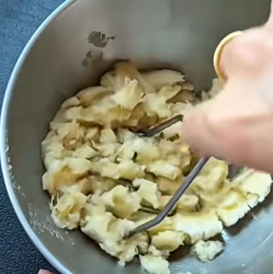 微波炉燕麦香蕉蛋糕 第 1 步
