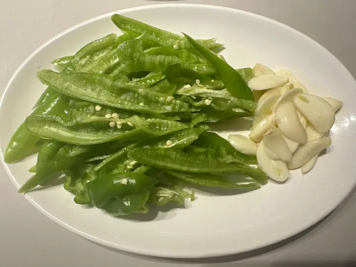 青椒炒鹿茸菌 第 2 步