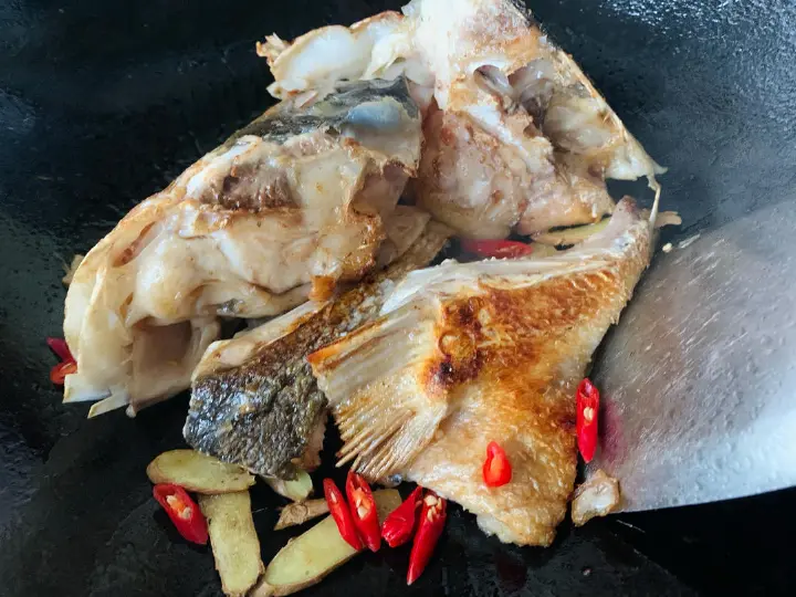 鱼头豆腐汤 第 3 步