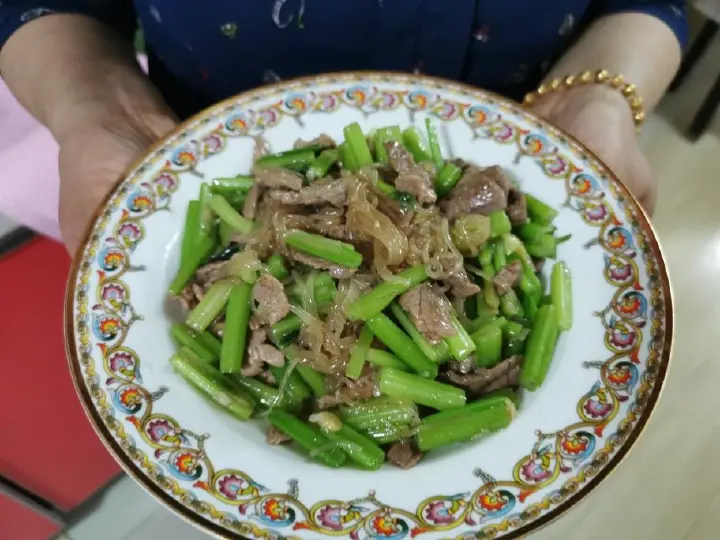 芹菜炒粉丝 第 13 步