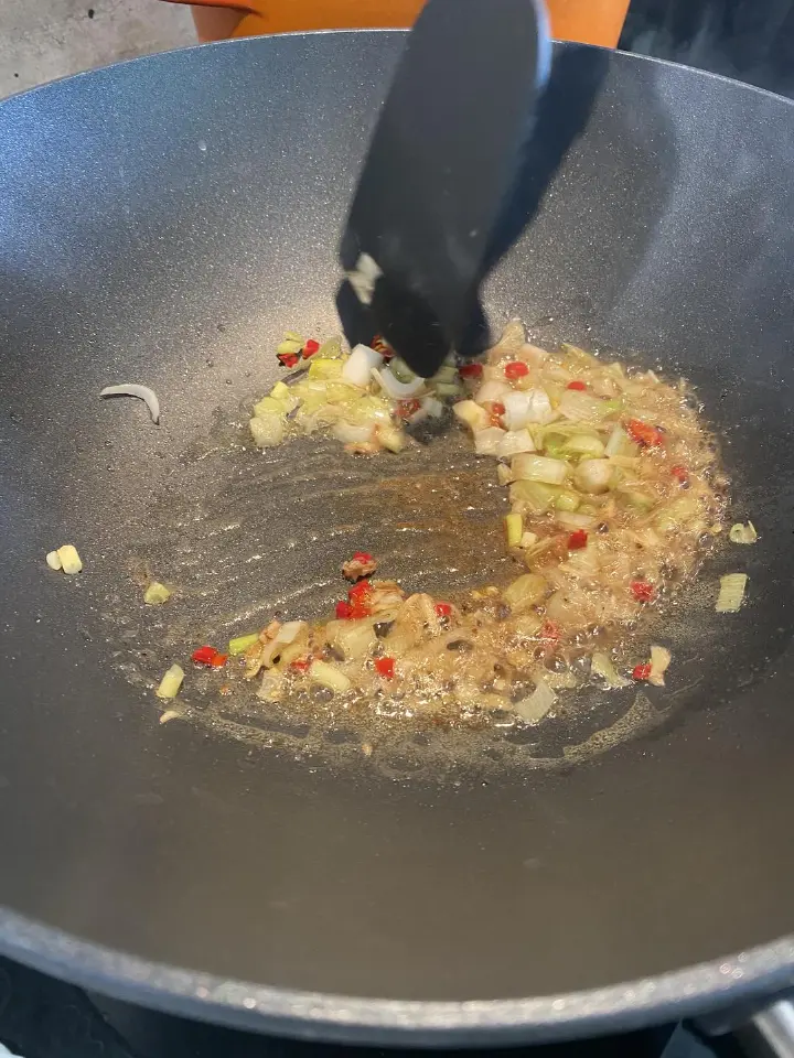 雪菜毛豆炒鸡杂 第 6 步