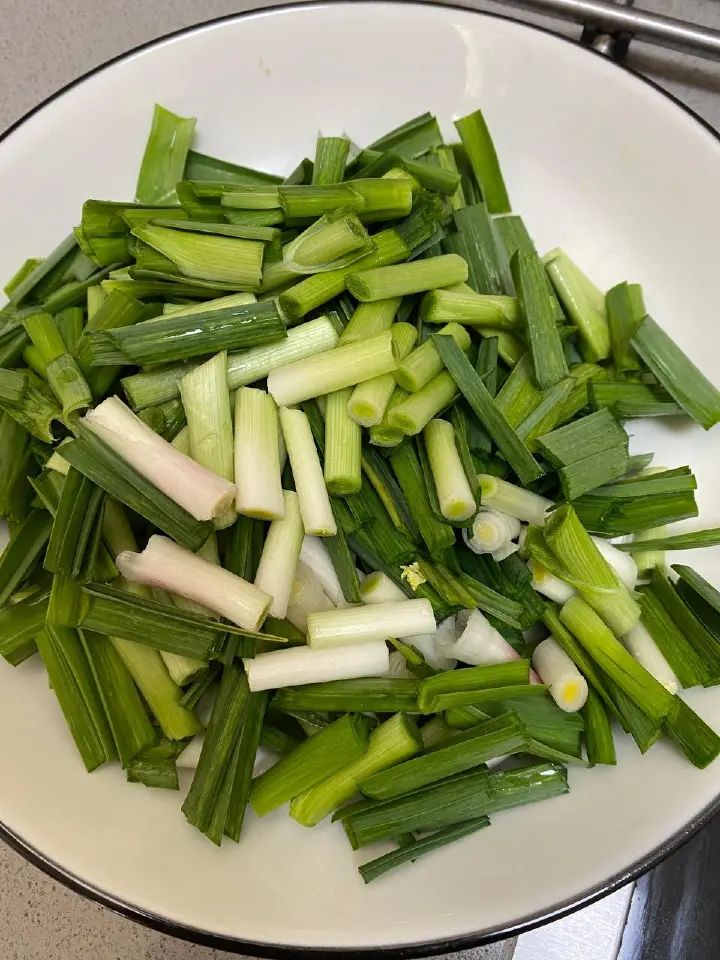 大蒜叶炒茨菇平菇 第 2 步