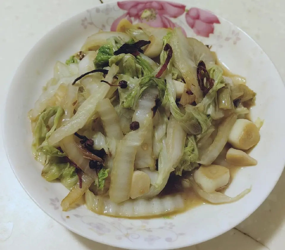 家常炒白菜成品图