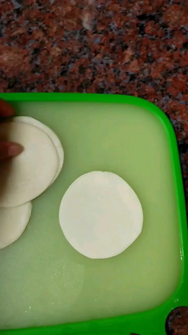 饺子皮葱油饼 第 1 步