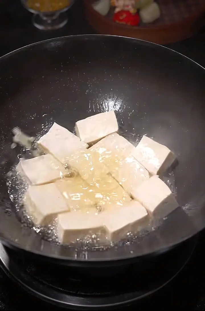 西红柿焖豆腐 第 2 步
