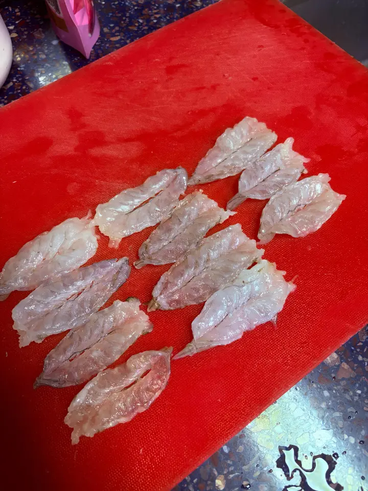 番茄浓汤汆虾片 第 2 步