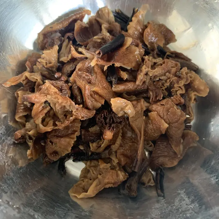 榛蘑五花肉焖饭 第 2 步