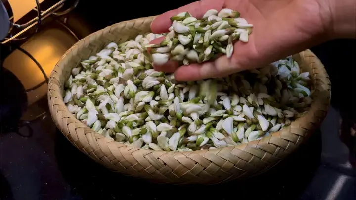 槐花麦饭 第 1 步