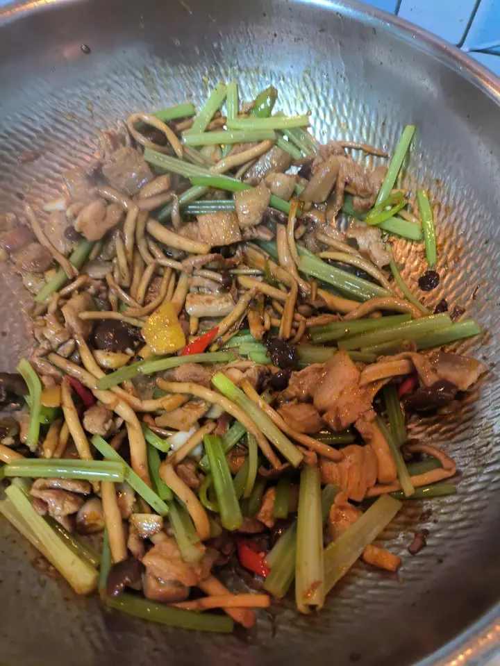 茶树菇炒肉 第 12 步