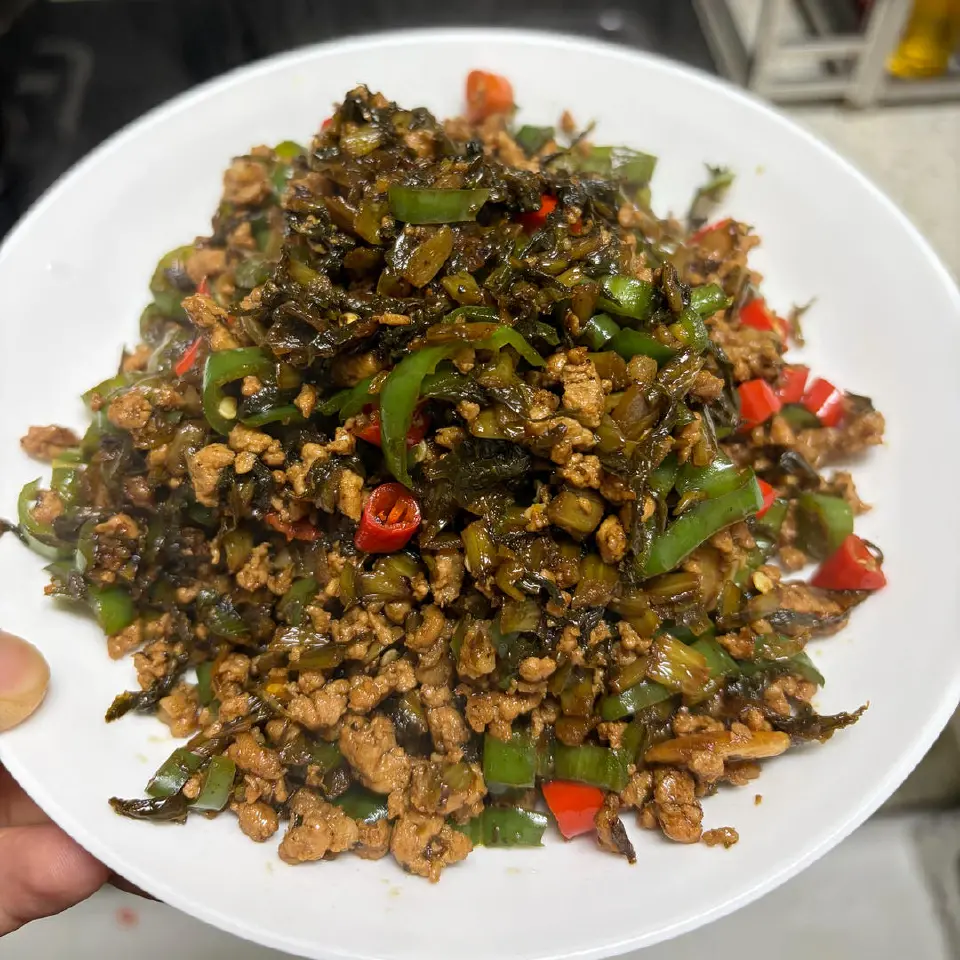 雪菜肉末炒螺丝椒成品图