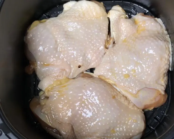 脆皮蒜香鸡腿 第 4 步