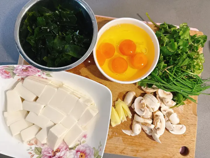 裙带菜豆腐蛋花汤 第 3 步