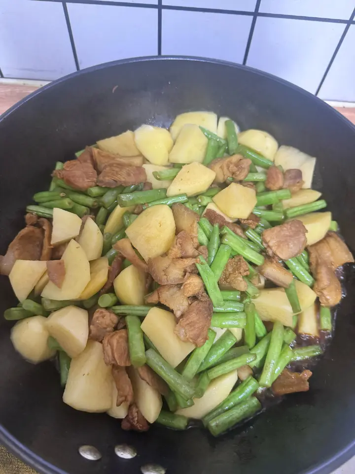 土豆豆角红烧肉 第 8 步