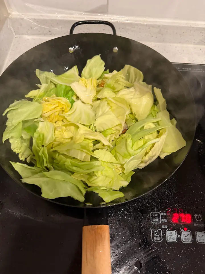 五花肉炒包菜 第 4 步