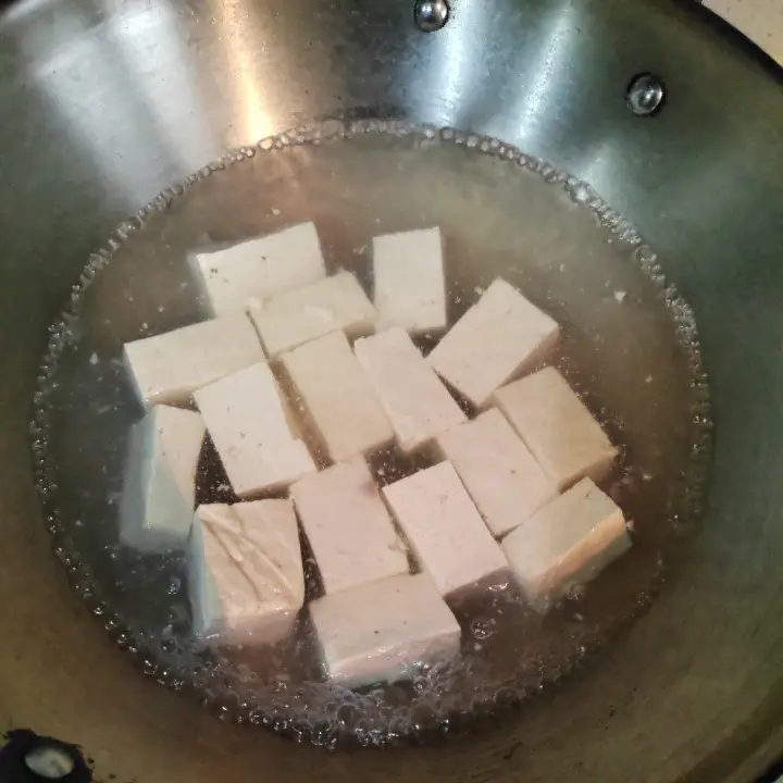 咸肉炖老豆腐 第 4 步