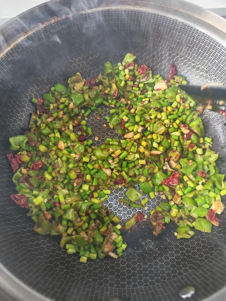 蒜苔鸡肉丁 第 10 步