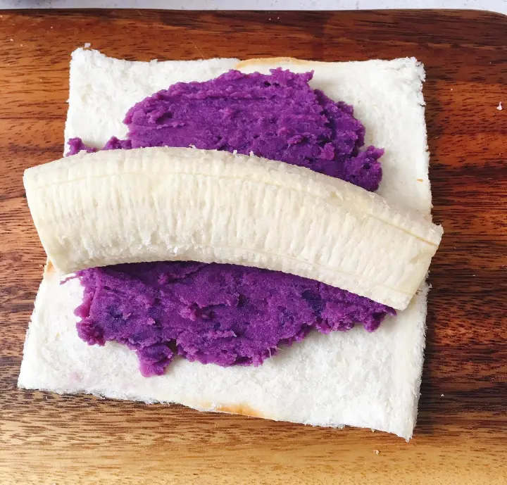 紫薯香蕉吐司卷 第 3 步