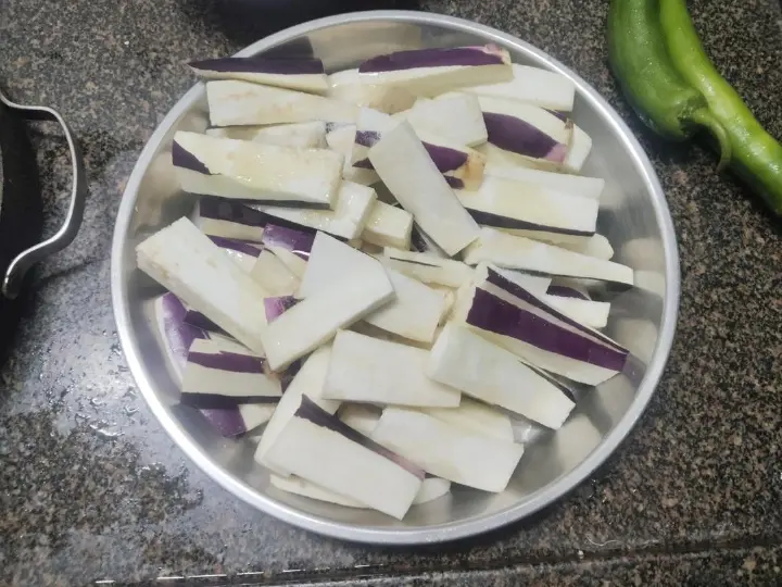 咸鱼茄子煲 第 4 步