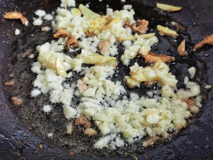 豆角炒肉 第 8 步