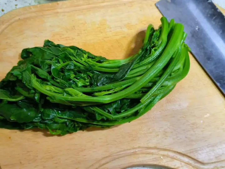 云南冲菜炒火腿 第 3 步