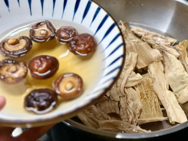 红焖排骨贴饼子 第 1 步