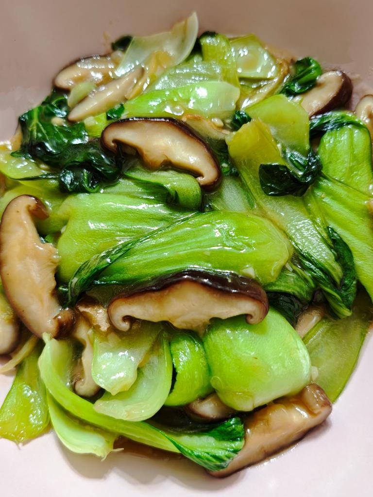 香菇炒油菜成品图
