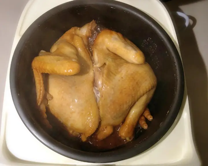 电饭煲焖整鸡 第 6 步