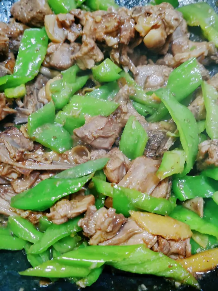 紫苏青椒炒鸭 第 3 步