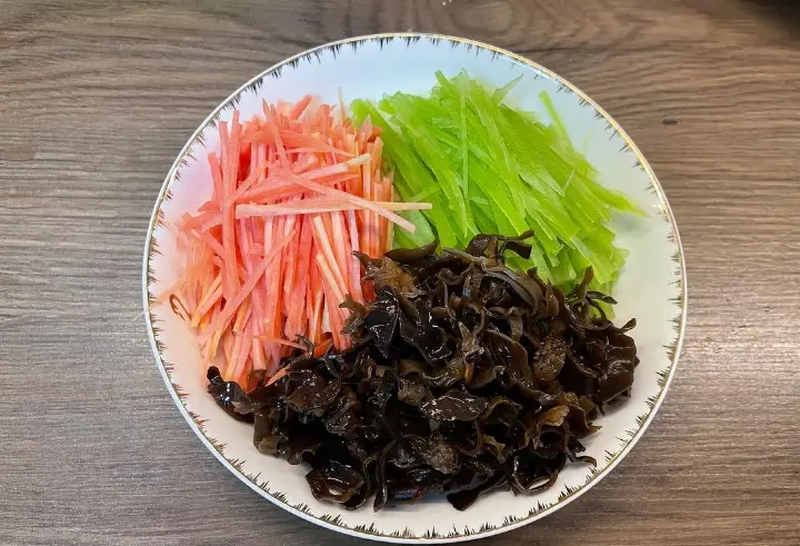 鱼香肉丝 第 1 步