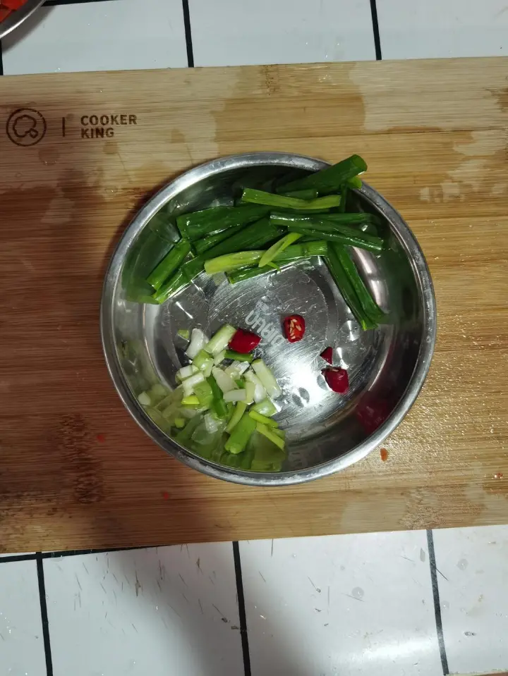 胡萝卜炒肉片 第 2 步