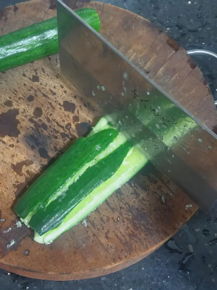 柠檬叶凉拌青瓜虾仁花甲肉 第 2 步