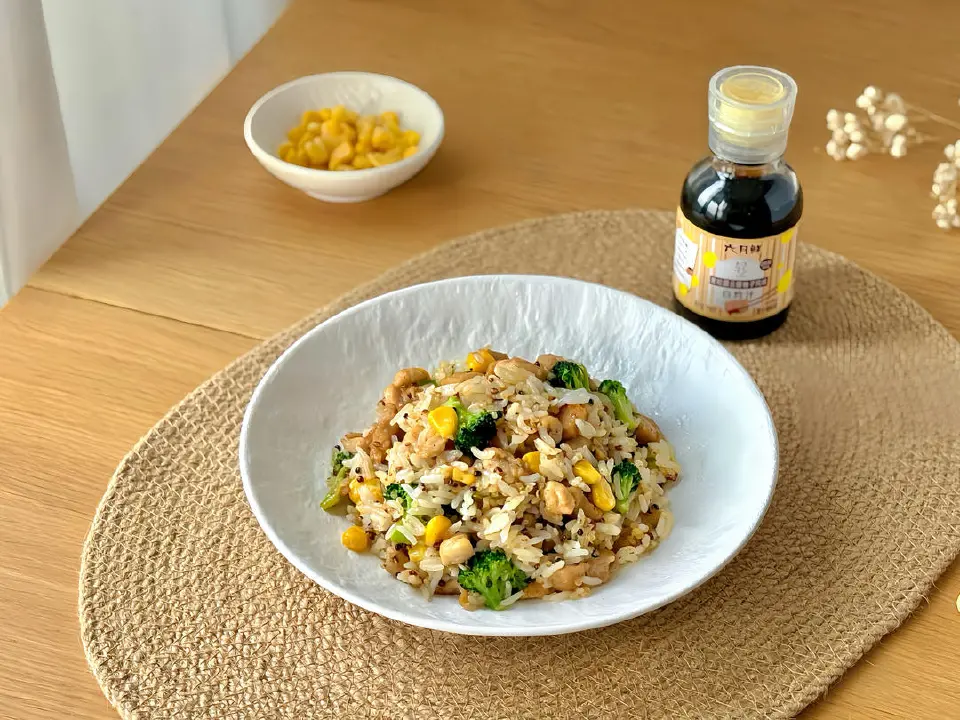 鸡腿肉杂粮饭成品图