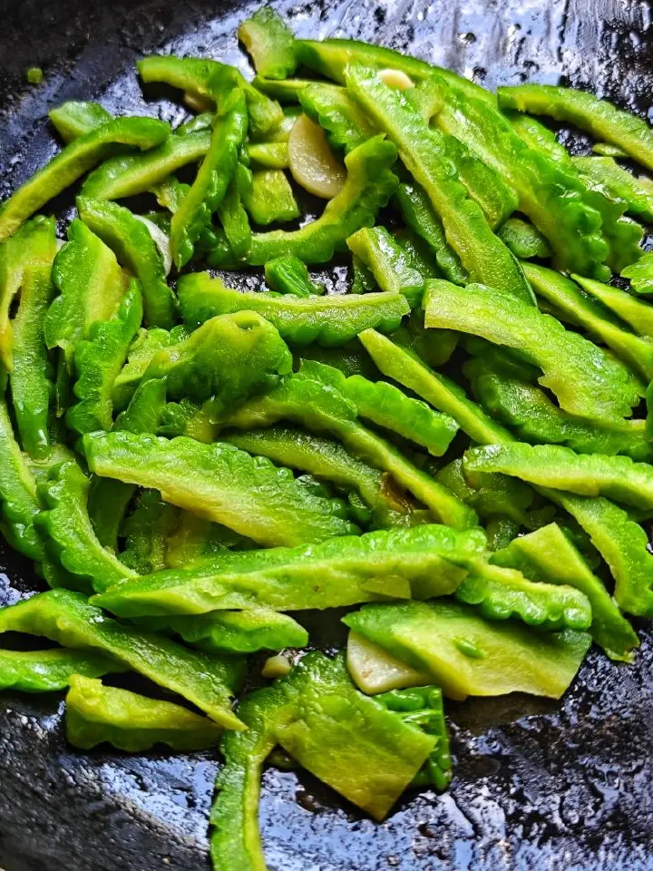 苦瓜炒肉 第 5 步