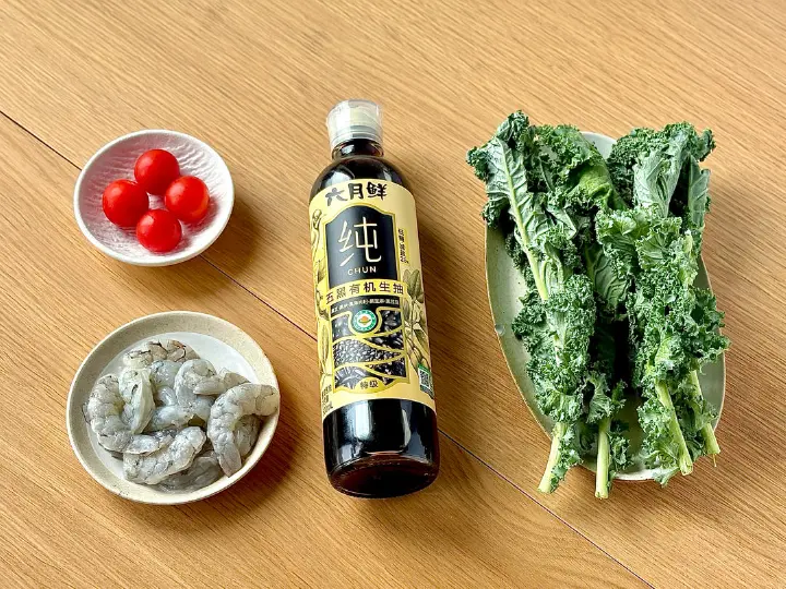 羽衣甘蓝拌虾仁千禧果 第 1 步
