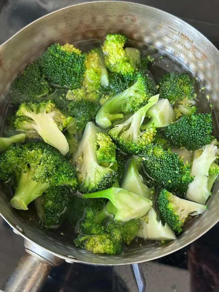 空气炸锅西蓝花豆腐丸子 第 2 步