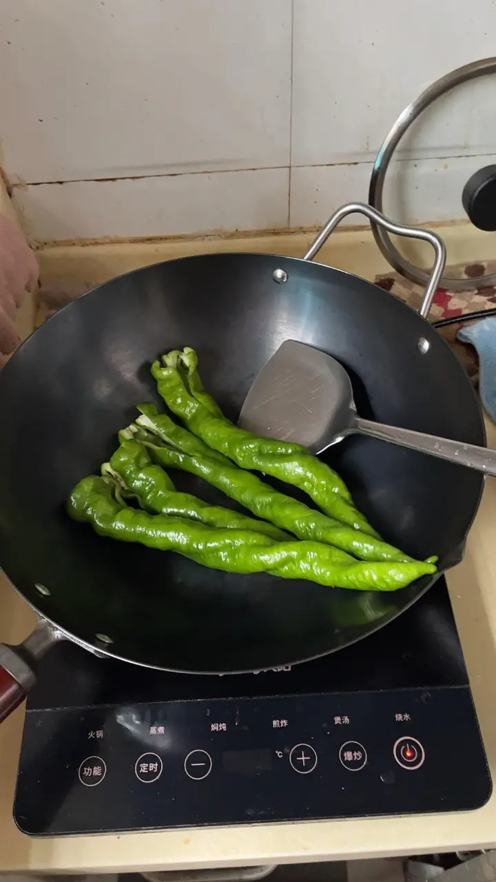 螺丝椒炒皮蛋 第 1 步