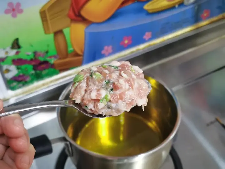 香葱小肉圆 第 6 步
