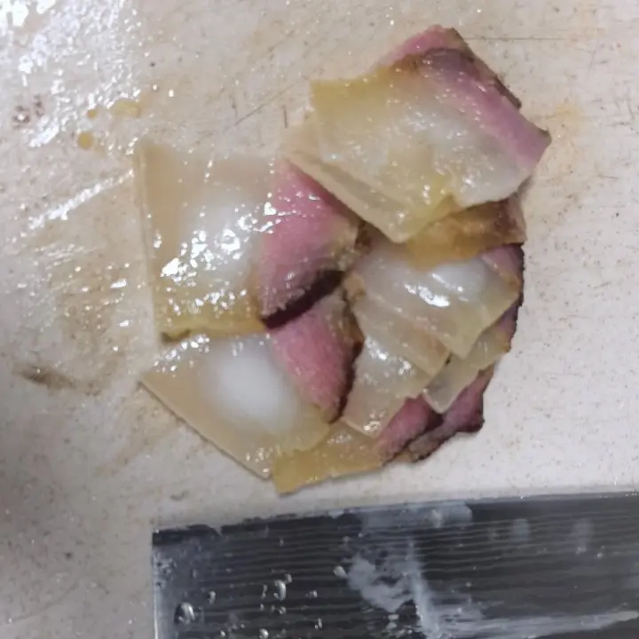 儿菜炒腊肉 第 1 步