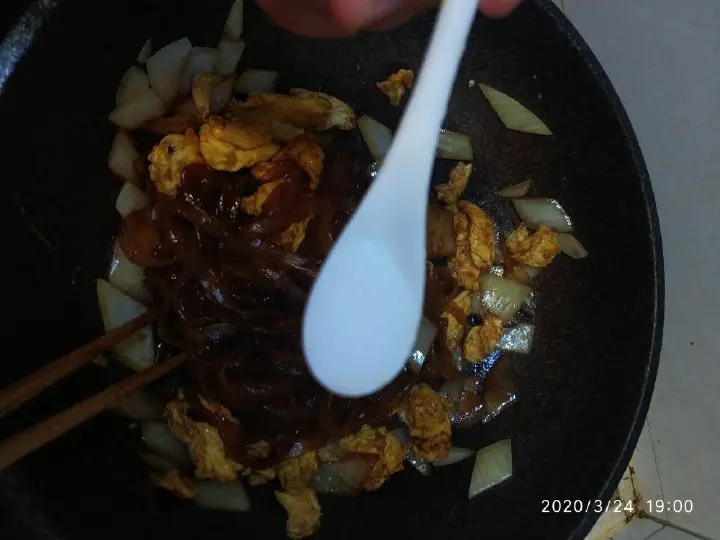 粉条鸡蛋炒洋葱 第 9 步