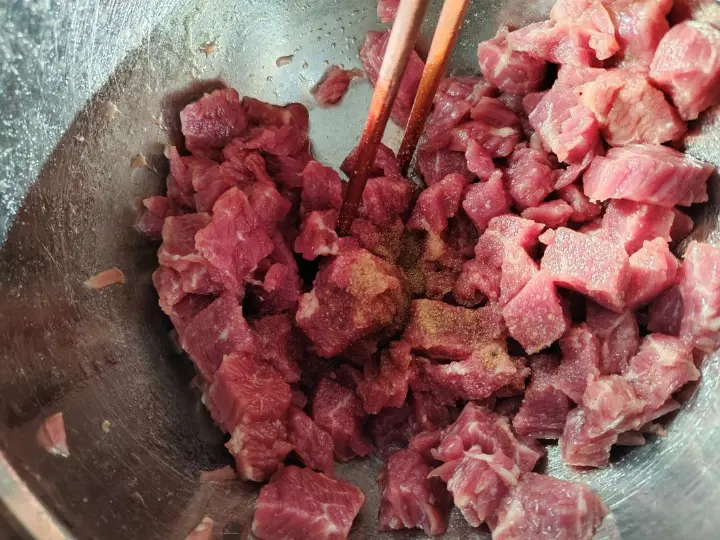 黑椒杏鲍菇牛肉粒 第 5 步
