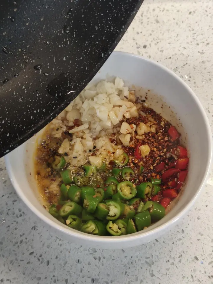 香辣鸡胸肉拌饭 第 8 步