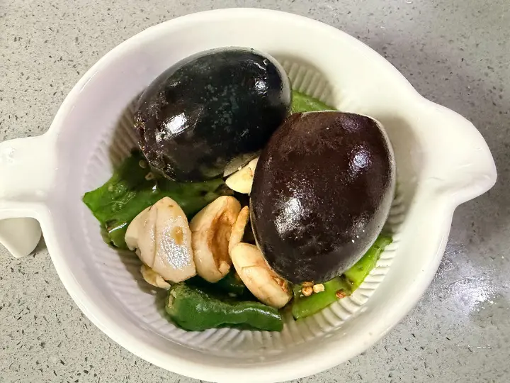 擂辣椒皮蛋 第 7 步