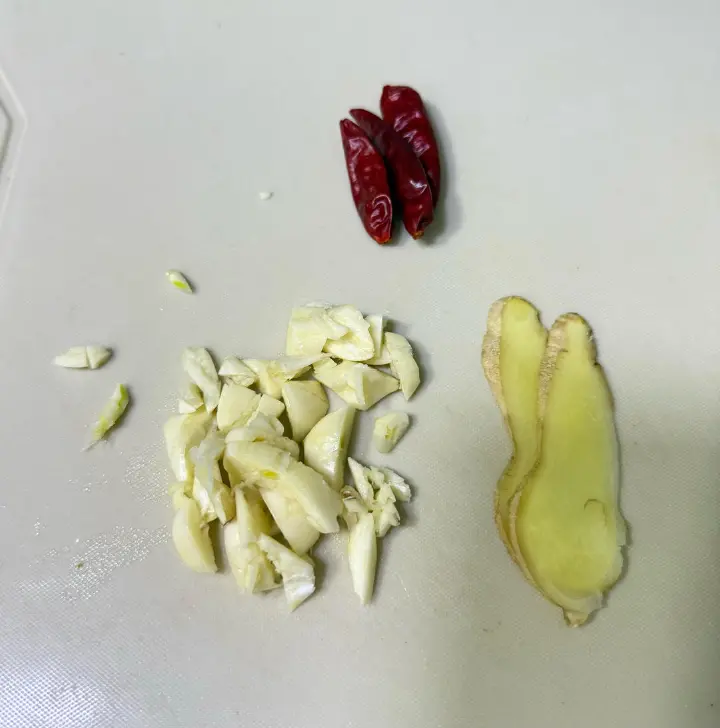 酸菜炖排骨 第 3 步