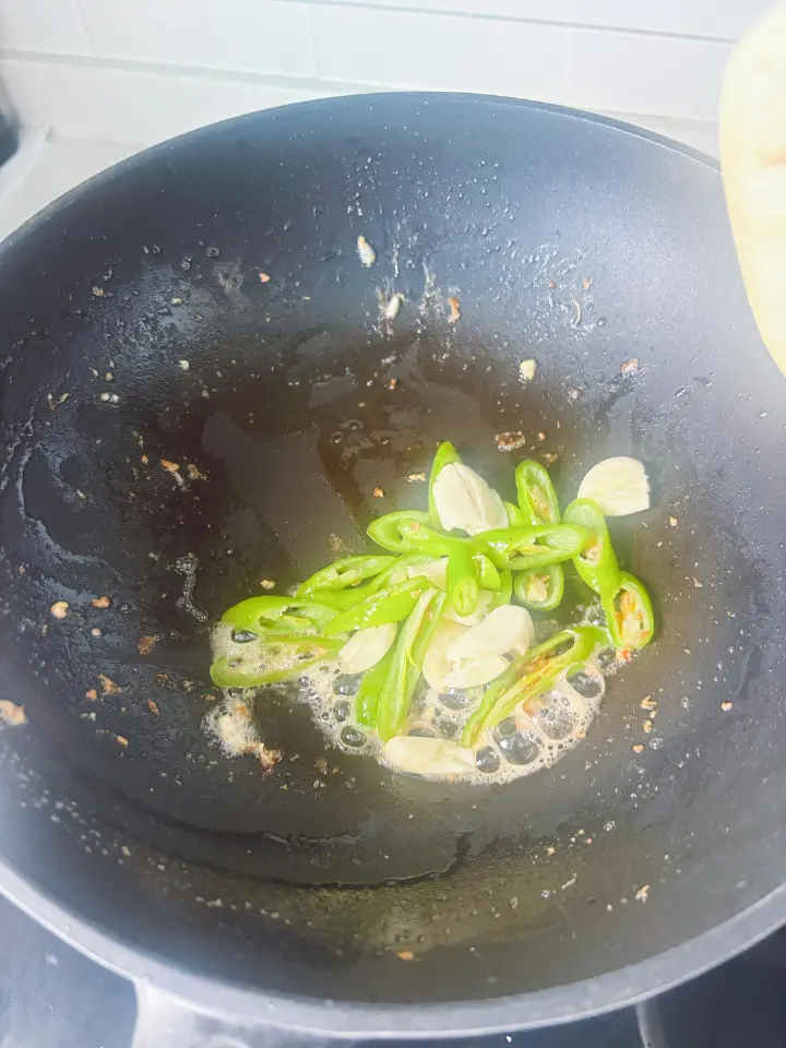 豆芽炒鸡蛋 第 3 步