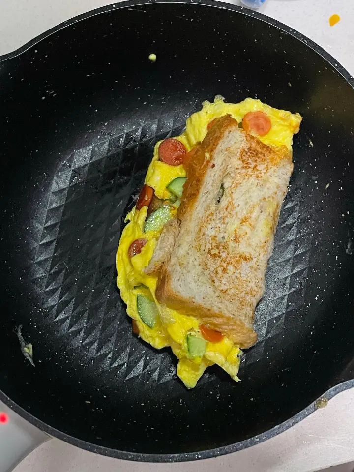 快手鸡蛋火腿三明治 第 5 步