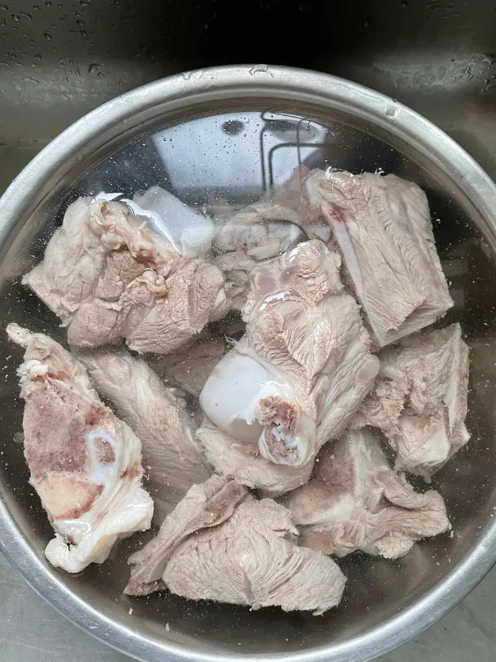 东北酸菜炖棒骨 第 3 步