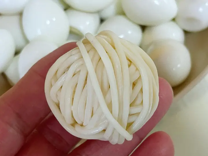 糖醋金线鹌鹑蛋 第 4 步