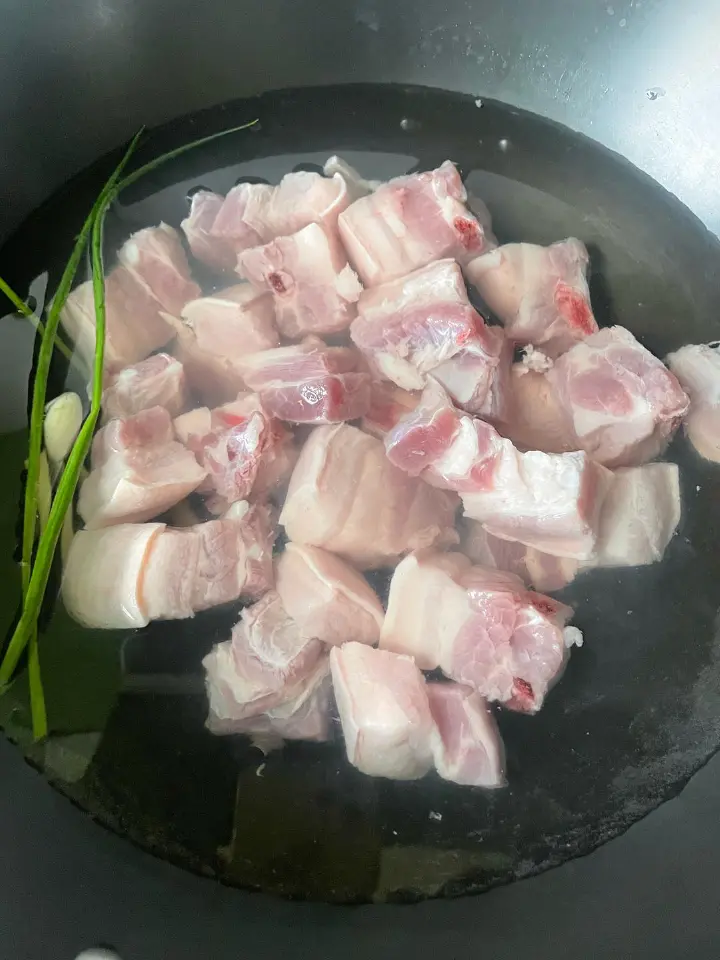 青萝卜腐竹红烧肉 第 2 步