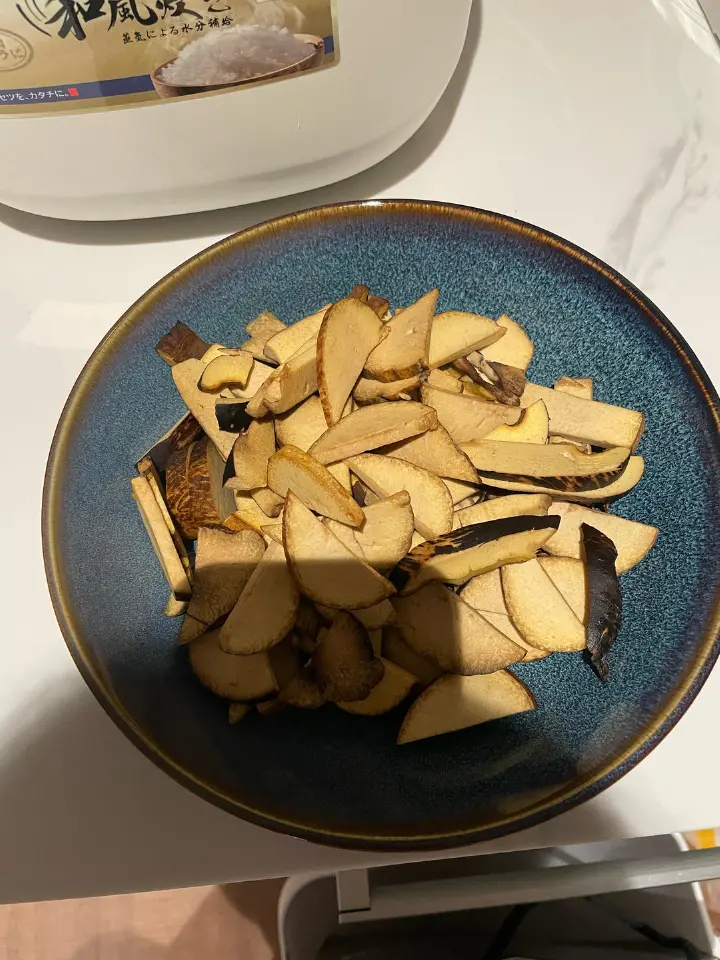 盐葱牛排炒牛肝菌 第 2 步